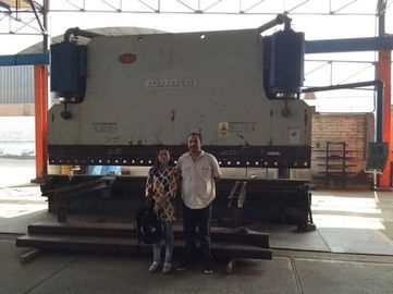 เครื่องกดไฮดรอลิกหนา 16 มม. เสาสูง CNC Press Brake พร้อมระยะห่างระหว่างเสา 2600 มม.