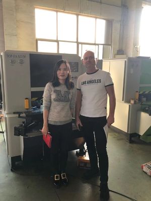 ประตูยุโรปหรือตู้ปิดมุมมุม CNC เครื่องแกร่งแกร่งตัดครั้งเดียว