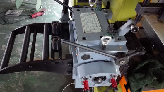 20 มม กล่องยา กว้างสายการให้อาหารโค้ล ใช้ Yaskawa หรือ Mitsubishi เซอร์โวมอเตอร์และความดัน 200 ตัน รับประกันการผลิต